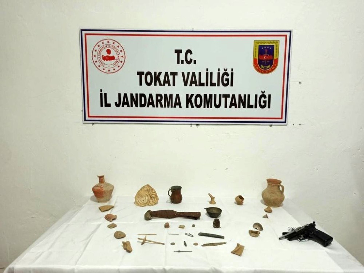 Jandarma operasyonu ofisten tarih çıkardı