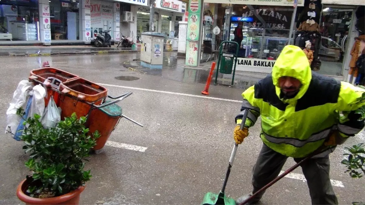 Jet işçi temizlik yapmadan duramıyor