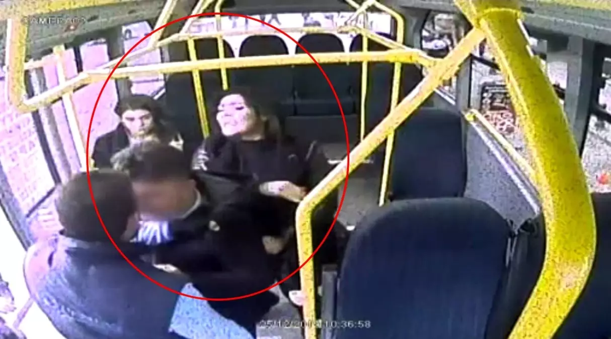 Kızını taciz ettiğini iddia ettiği şahsa yumruk attı