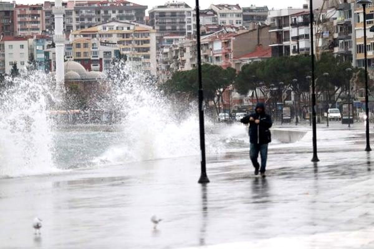Kuzey Ege ve Güney Marmara\'daki adalara deniz ulaşımı sağlanamıyor