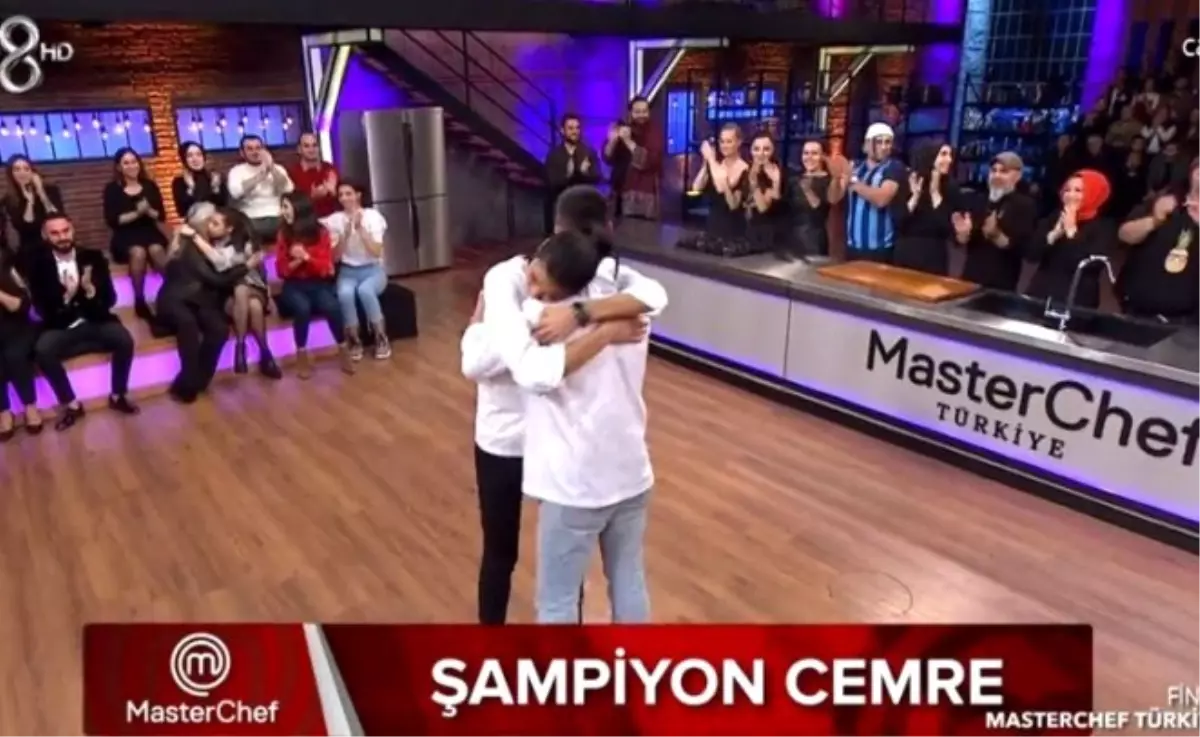 MasterChef\'te Şampiyon Belli Oldu! Alican mı, Cemre mi?