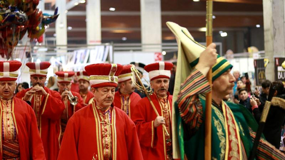 Mehter takımı Paris\'te Fransız milli marşı La Marseillaise\'i çaldı
