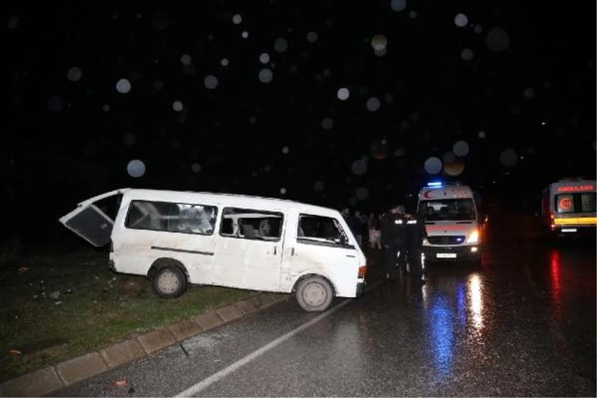 Minibüs devrildi: 1 ölü, 4 yaralı