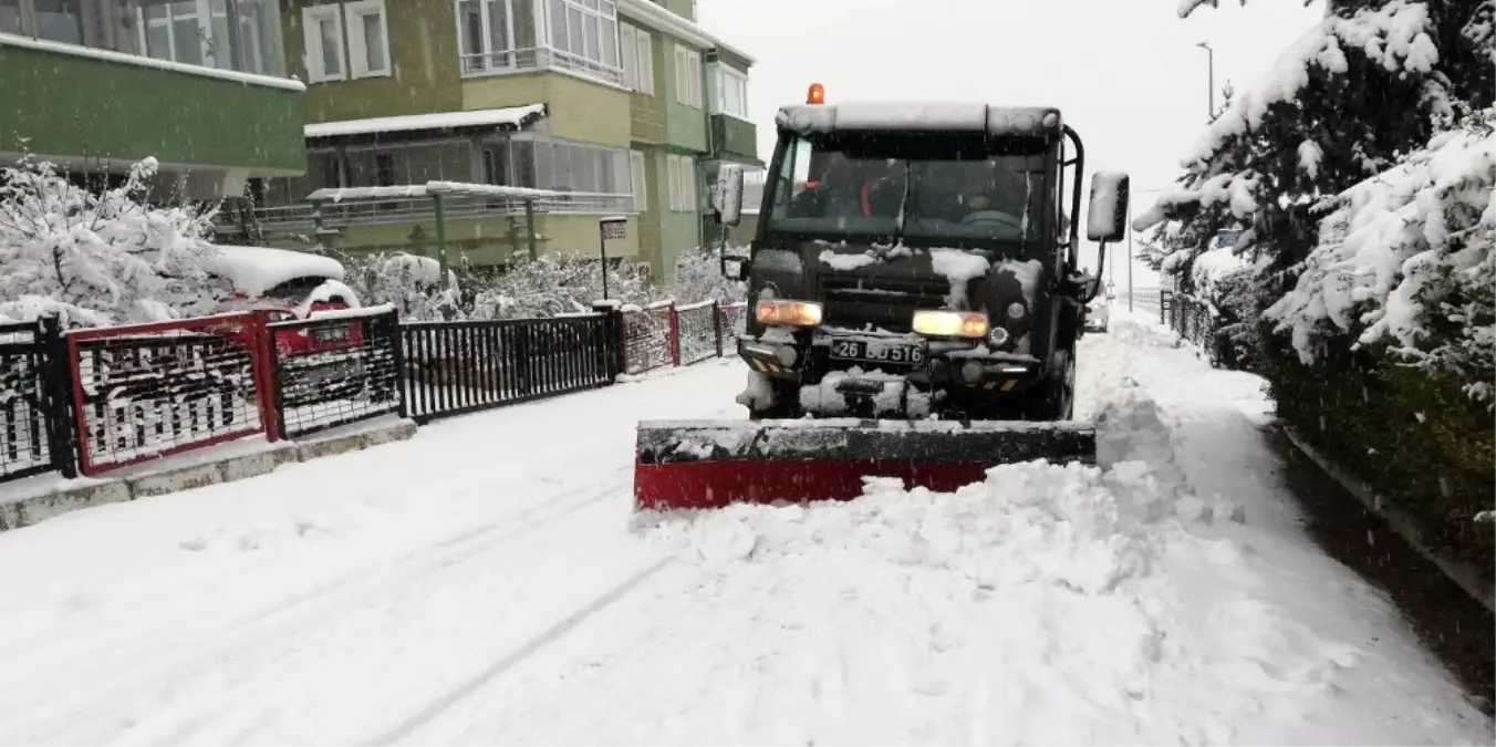 Odunpazarı Belediyesi karla mücadelede mesaide