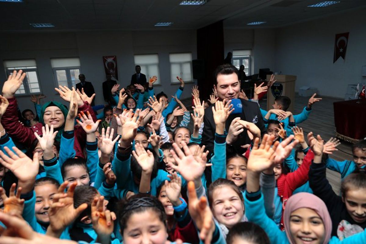 Öğrencilerle keyifli anlar yaşadı