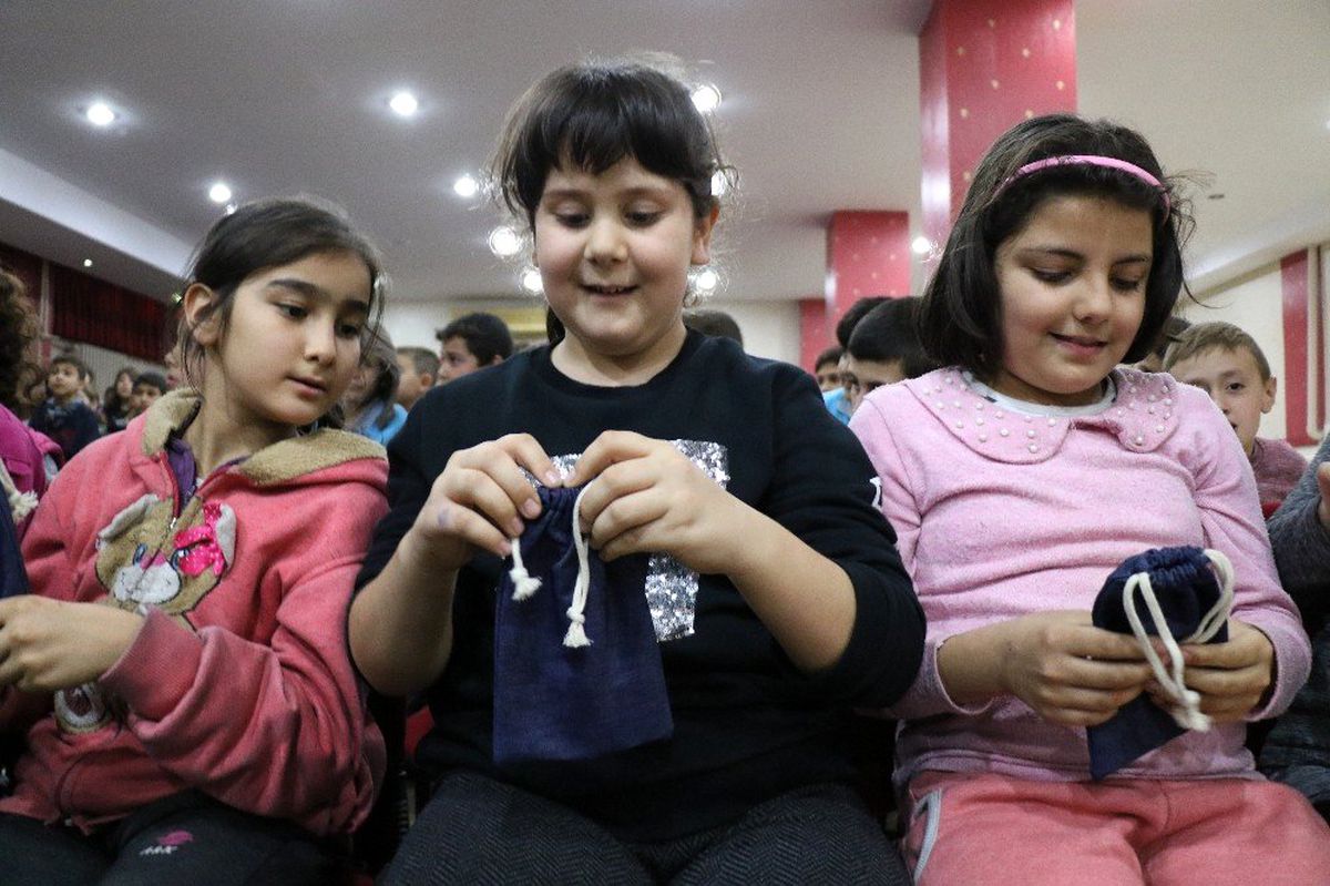 (Özel) Kullanılmayan kot pantolonlar, binlerce öğrenciye kalemlik oldu