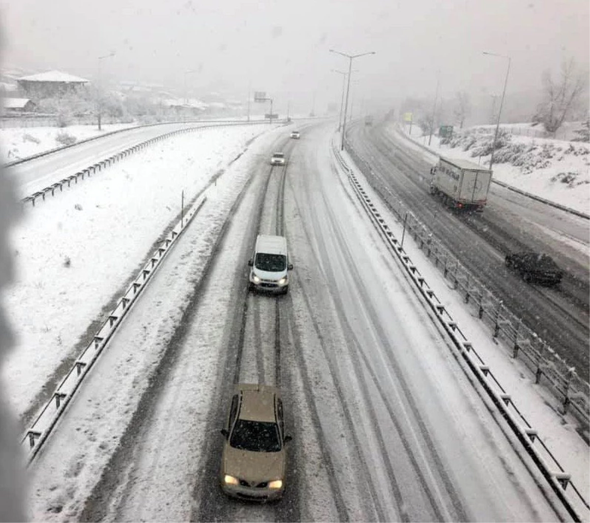 Pozantı\'da kar yağışı trafiği aksattı