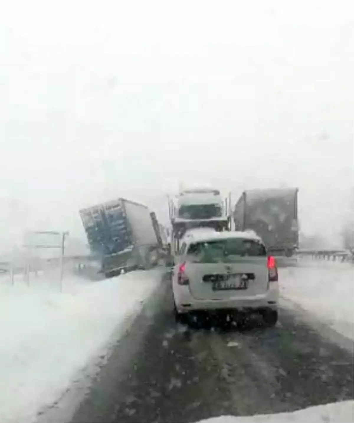 TIR\'lar kaydı, Bursa- Ankara karayolu ulaşıma kapandı