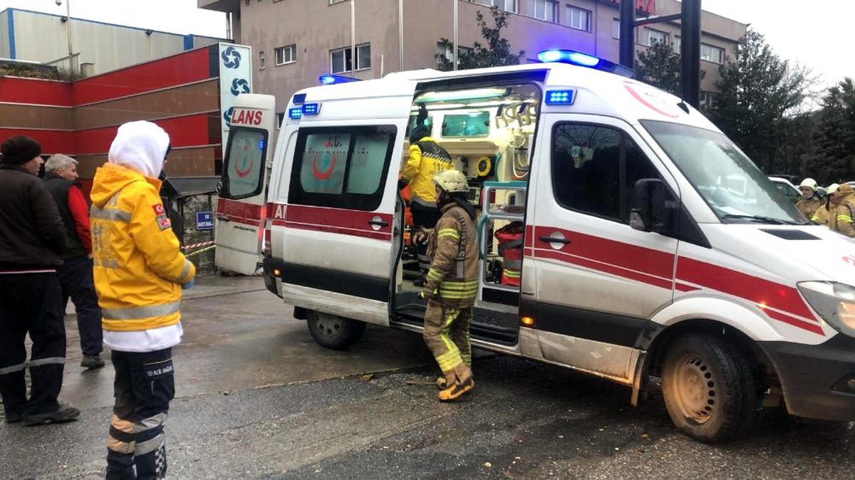 Ümraniye\'de cam fabrikasında patlama: 1 ölü, 3 yaralı