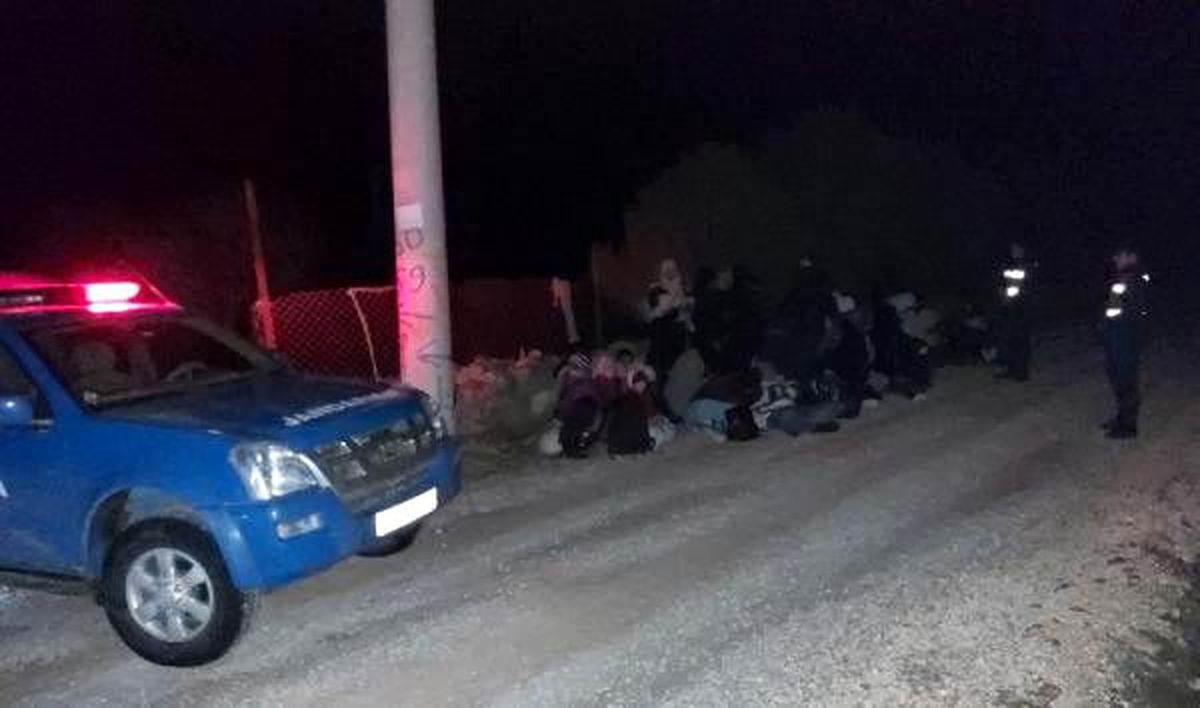 Urla\'da 40 kaçak göçmen yakalandı