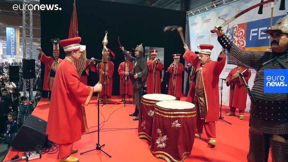 Video: Mehter takımı Paris\'te Fransız milli marşı La Marseillaise\'i çaldı