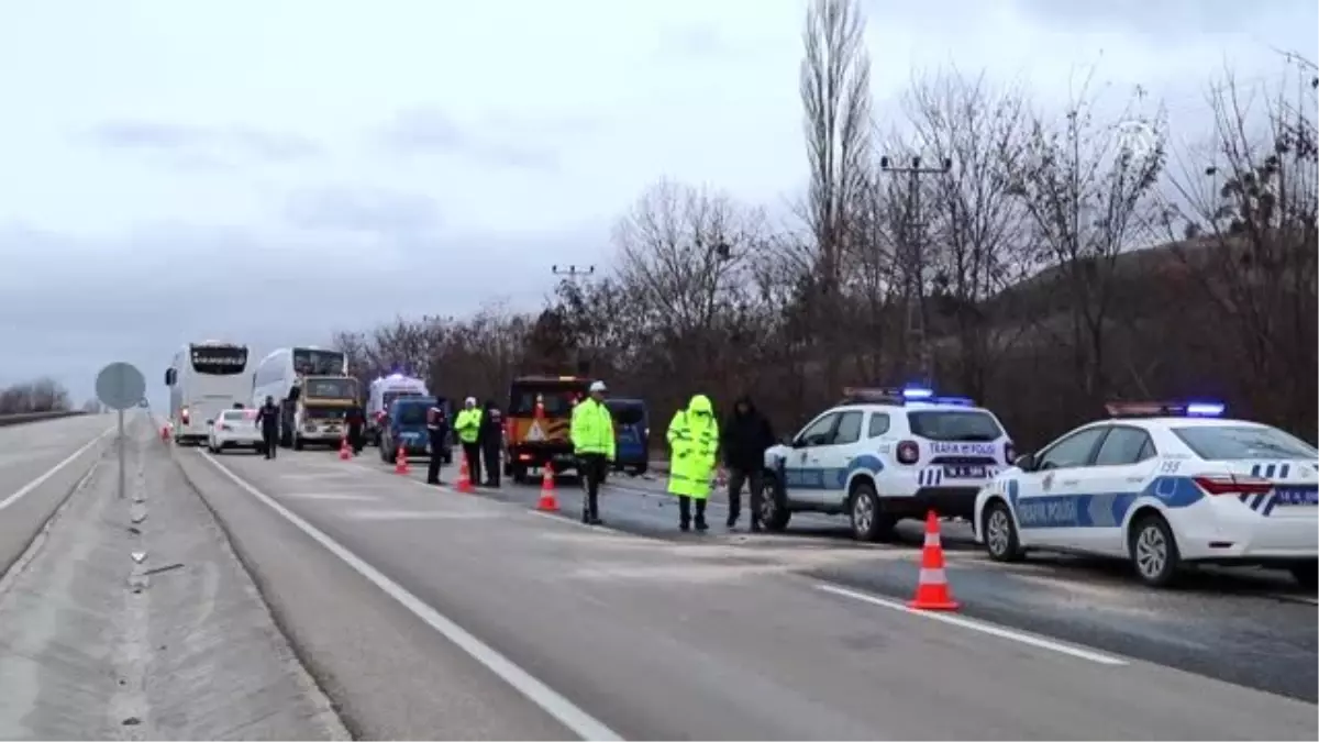 Yolcu otobüsü ile tır çarpıştı: 22 yaralı (2)