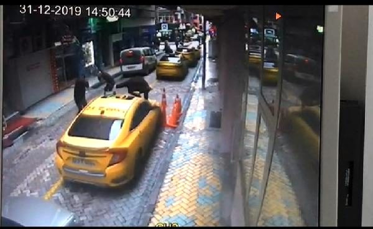 2\'nci katta tabela asarken taksinin üzerine düştü