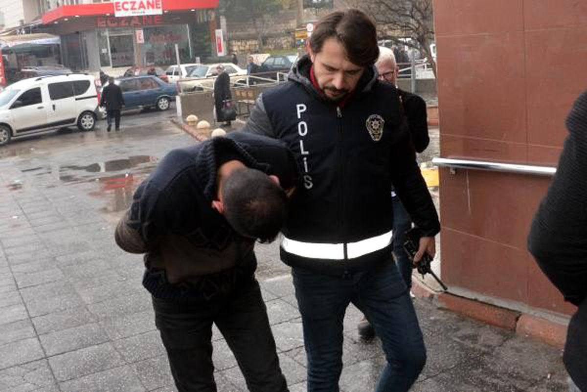 Arızalanan aracının motoru için başka bir aracı çaldı