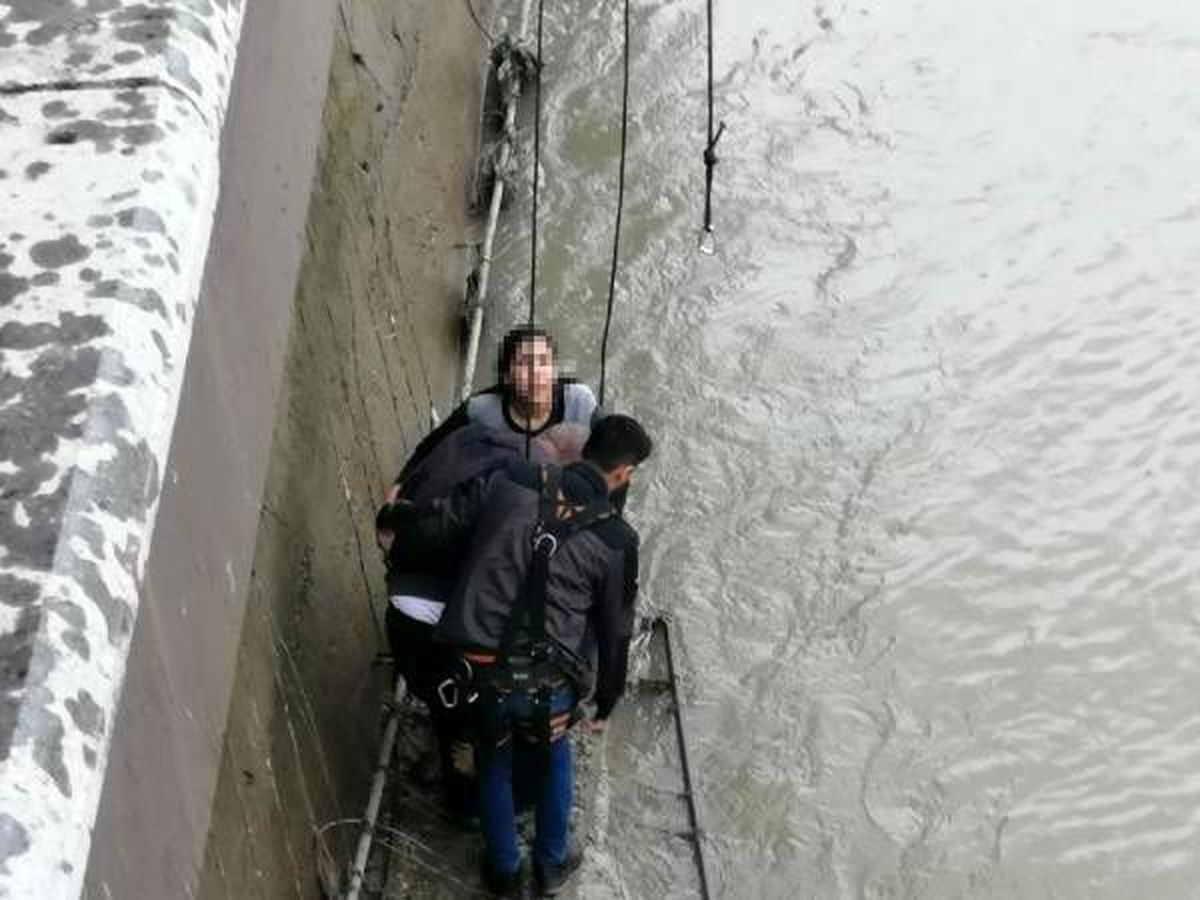 Asi Nehri\'ne atlayan kadını itfaiyeciler kurtardı