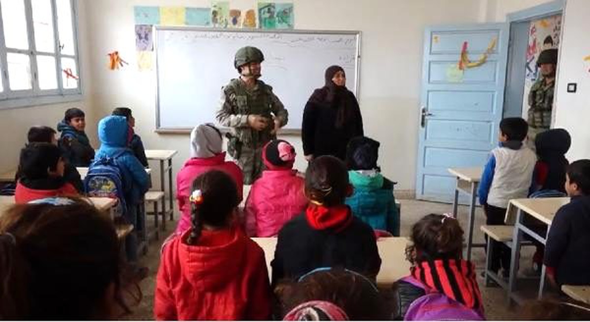 Barış Pınarı Bölgesi\'nde çocuklar okullarına döndü