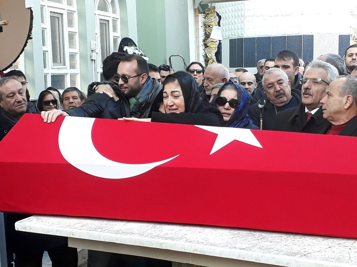 Bir eş için en acı an: Tabutuna sarılarak ağladı
