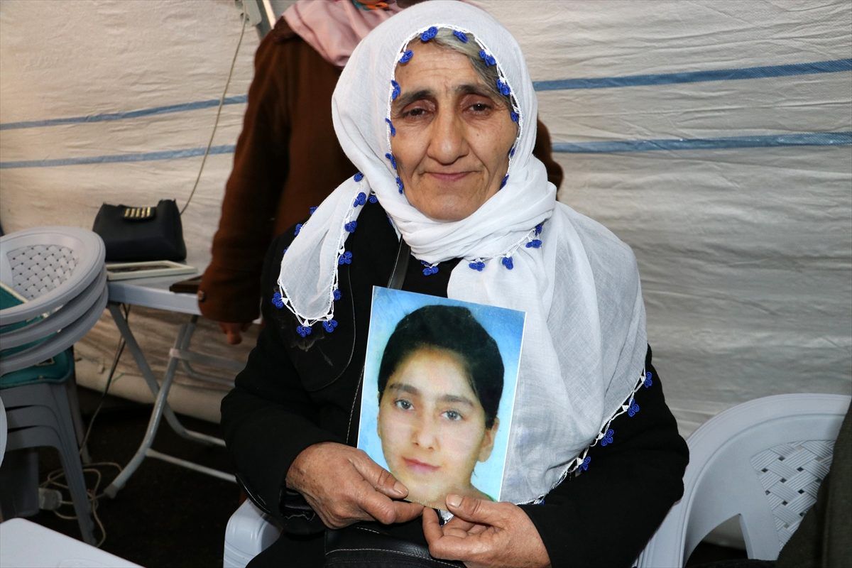 Diyarbakır annelerinin oturma eylemine iki aile daha katıldı