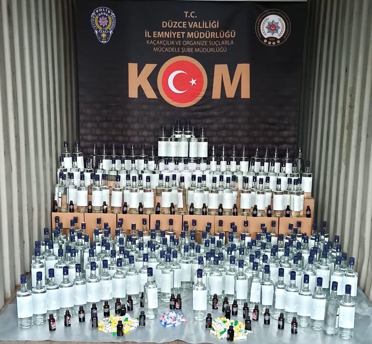 Düzce\'de 230 şişe sahte içki ele geçirildi