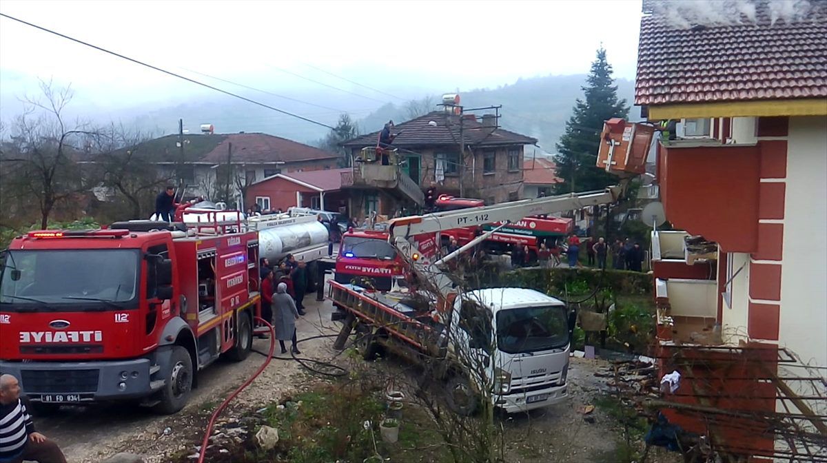Düzce\'de çatı yangını