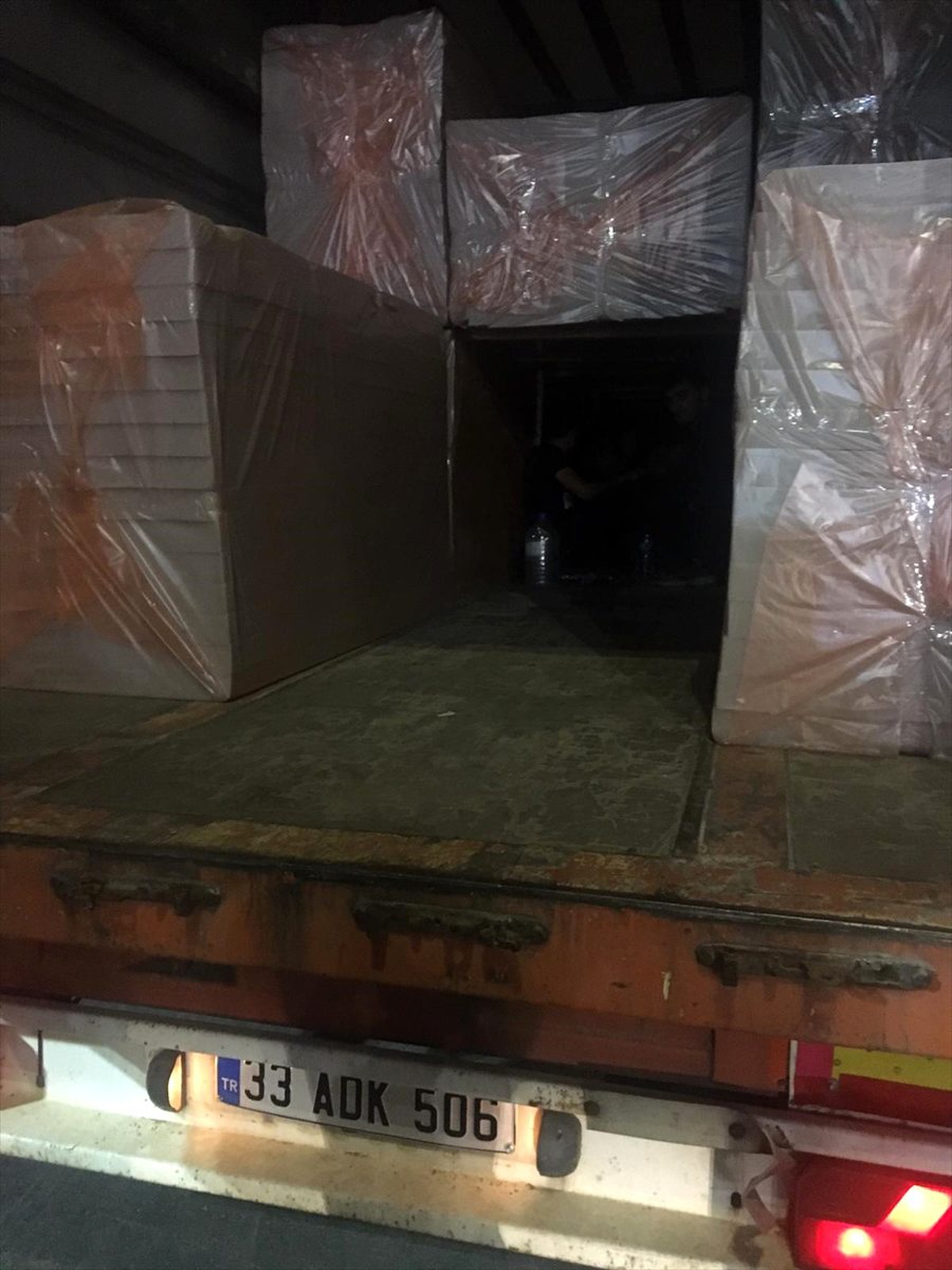 Düzensiz göçmen kaçakçılarına yönelik operasyonda gözaltına alınan 13 şüpheli tutuklandı