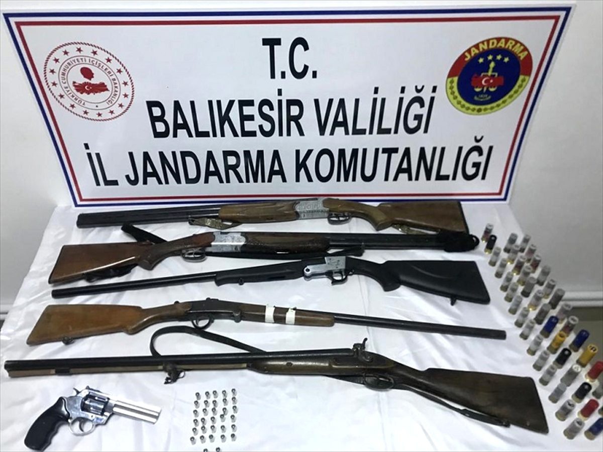 Edremit\'te tarladan sulama borusu, ot biçme makinesi ve tüfek hırsızlığı