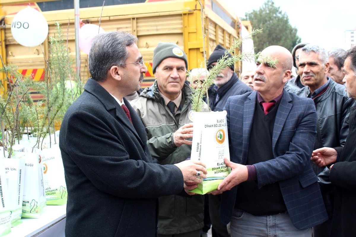 Elazığ\'da 2 bin 20 adet fidan dağıtıldı