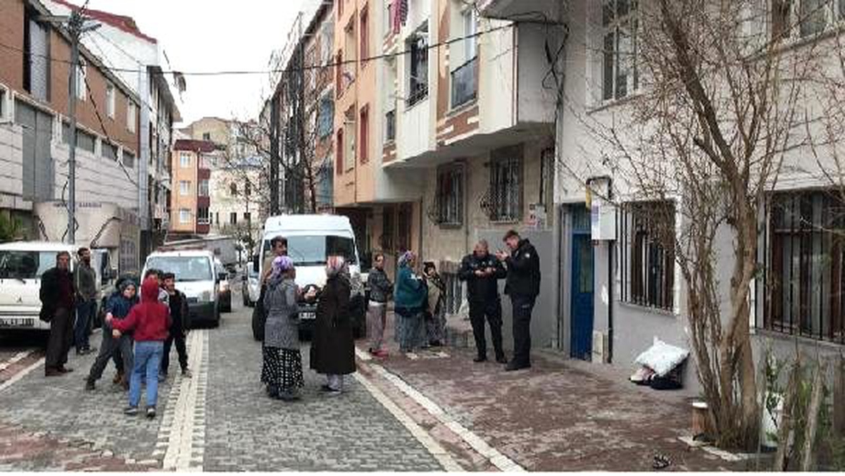 Esenyurt\'ta güvercin yakalamak isteyen çocuk, terastan düştü