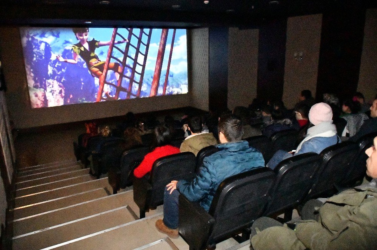 Esenyurt\'ta sinemanın kapıları engelli öğrenciler için aralandı