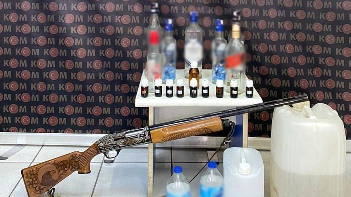 Evinde \'kaçak içki\' imal ederken suçüstü yakalandı