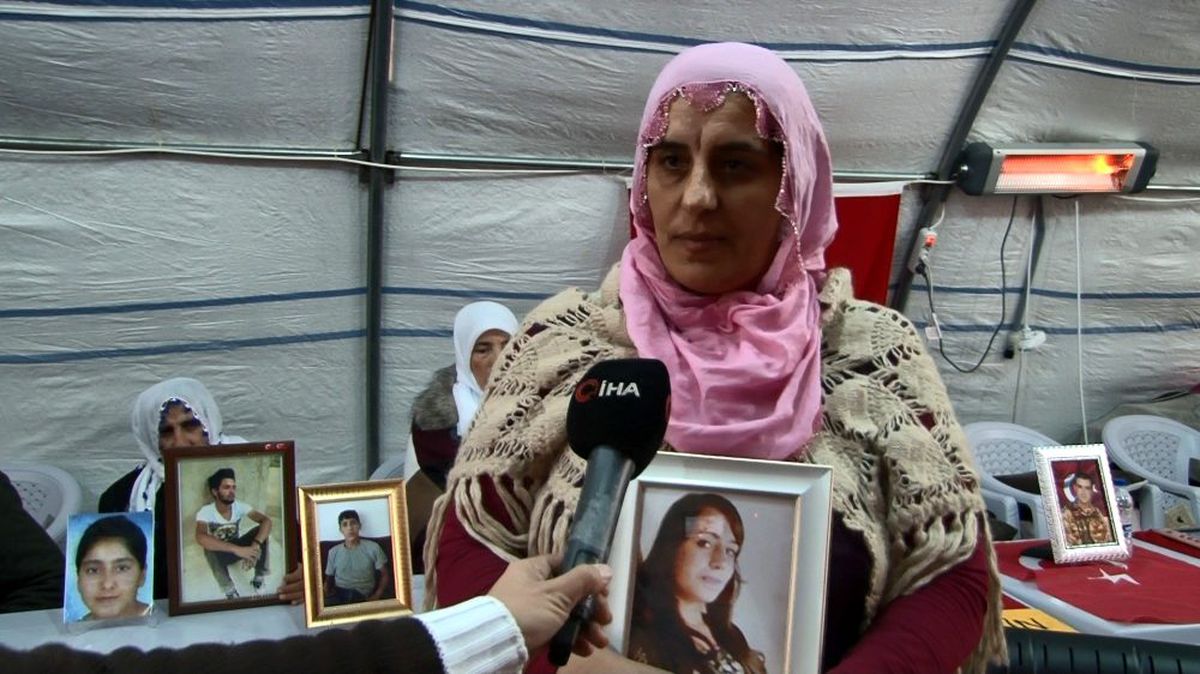 Evlat nöbetindeki ailelerden Emine Erdoğan\'a teşekkür