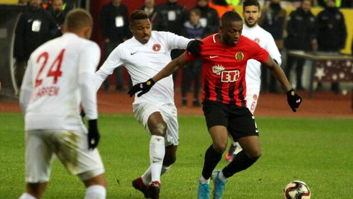 Galatasaray\'ın peşinde olduğu Jesse Sekidika, Süper Lig yıldızlarına fark attı!