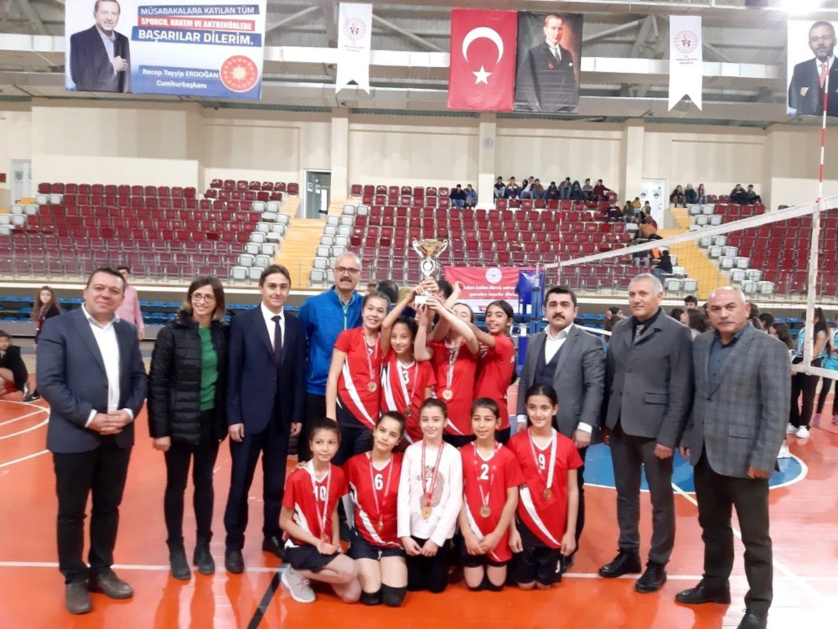 Gönen Süleyman Demirel Orta Okullu Kızlar, gruplarda Isparta\'yı temsil edecek