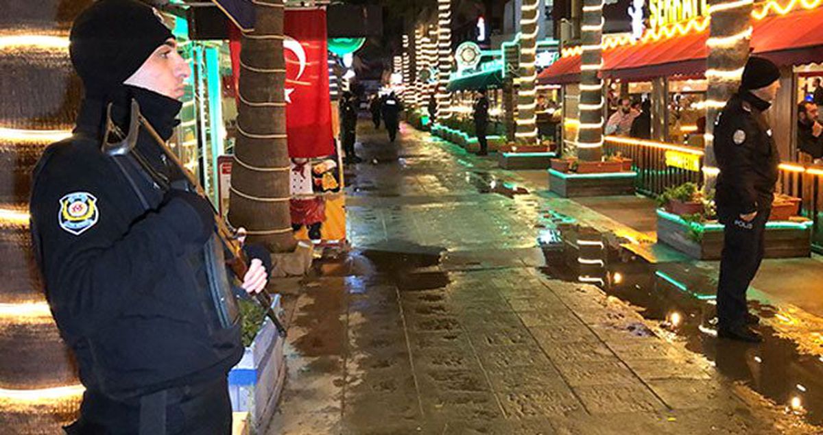 Hatay\'da yılbaşı öncesi \'huzur ve güven\' operasyonu: 272 litre kaçak içki ele geçirildi