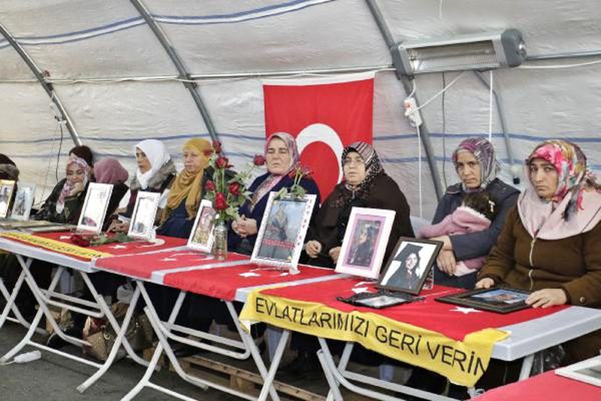 HDP önündeki eylemde 4 ay geride kaldı; aileler 2020\'den umutlu