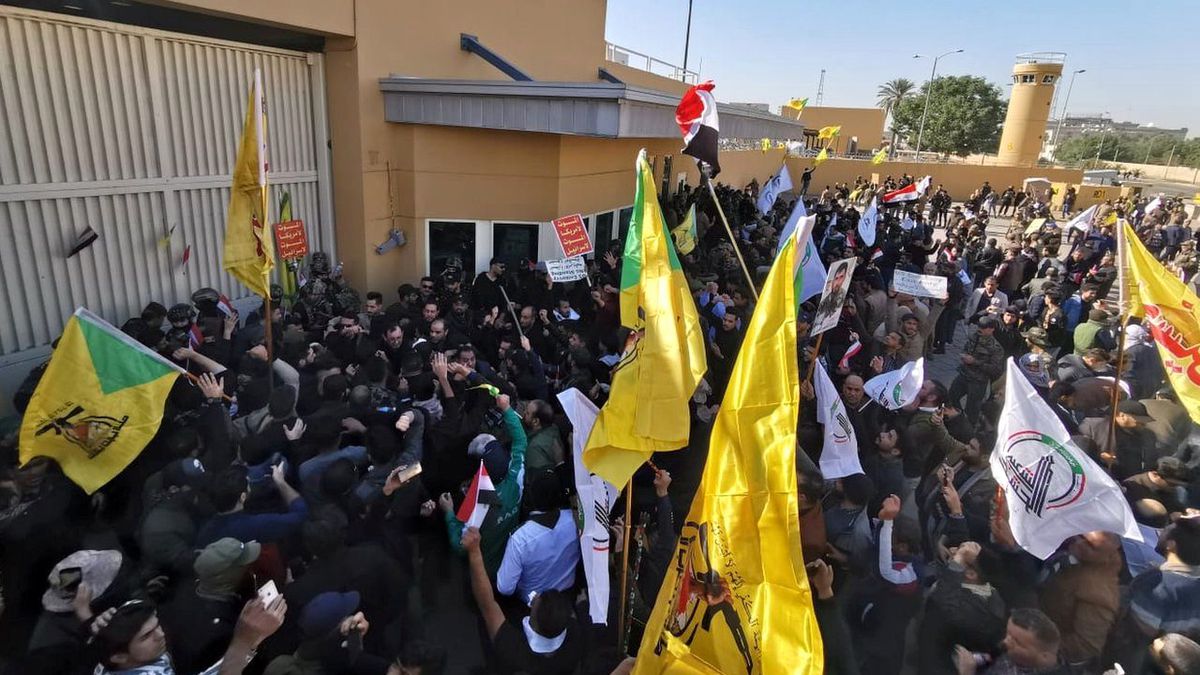 Reuters: ABD\'nin Bağdat Büyükelçisi ve elçilik personeli protestolar sonrası binadan ayrıldı