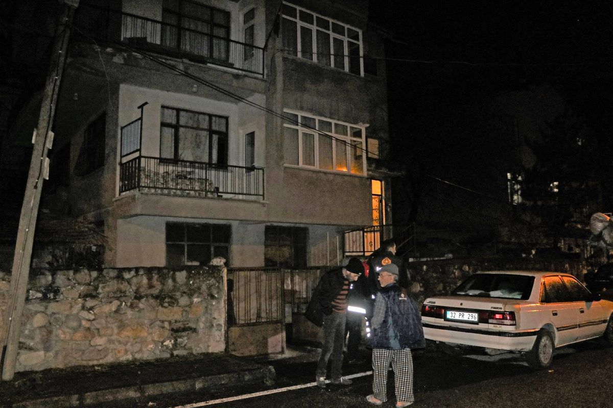 Isparta\'da karbonmonoksit gazından etkilenen çift hastaneye kaldırıldı