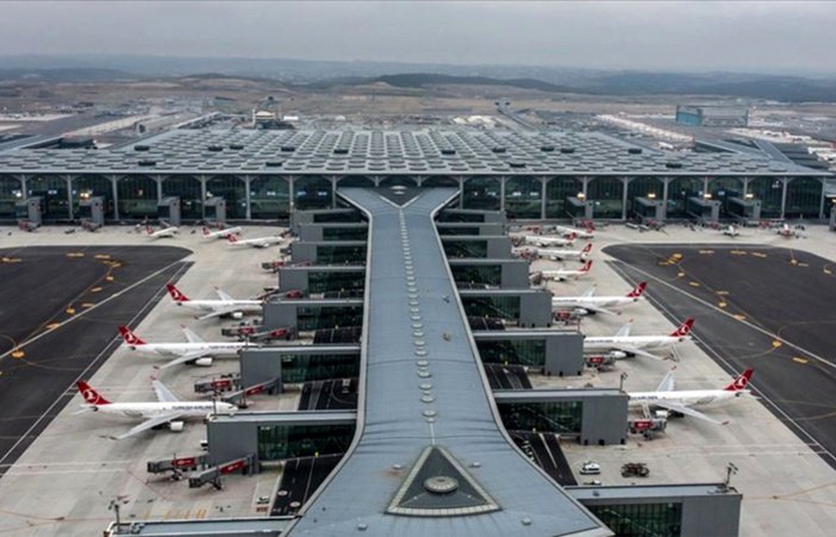İstanbul Havalimanı\'nda pankartla yolcu karşılama sona erdi