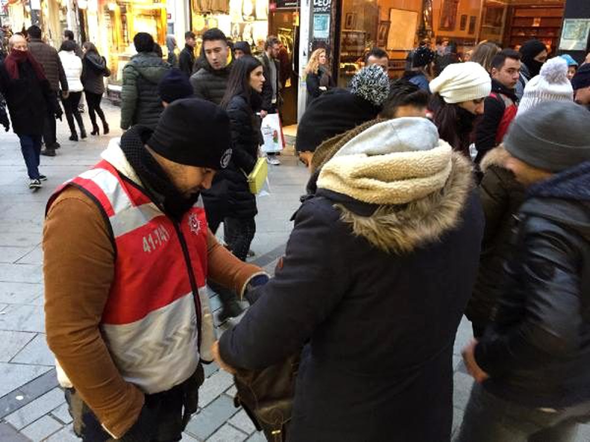 İstiklal Caddesi\'ne çıkan yollarda güvenlik önlemi