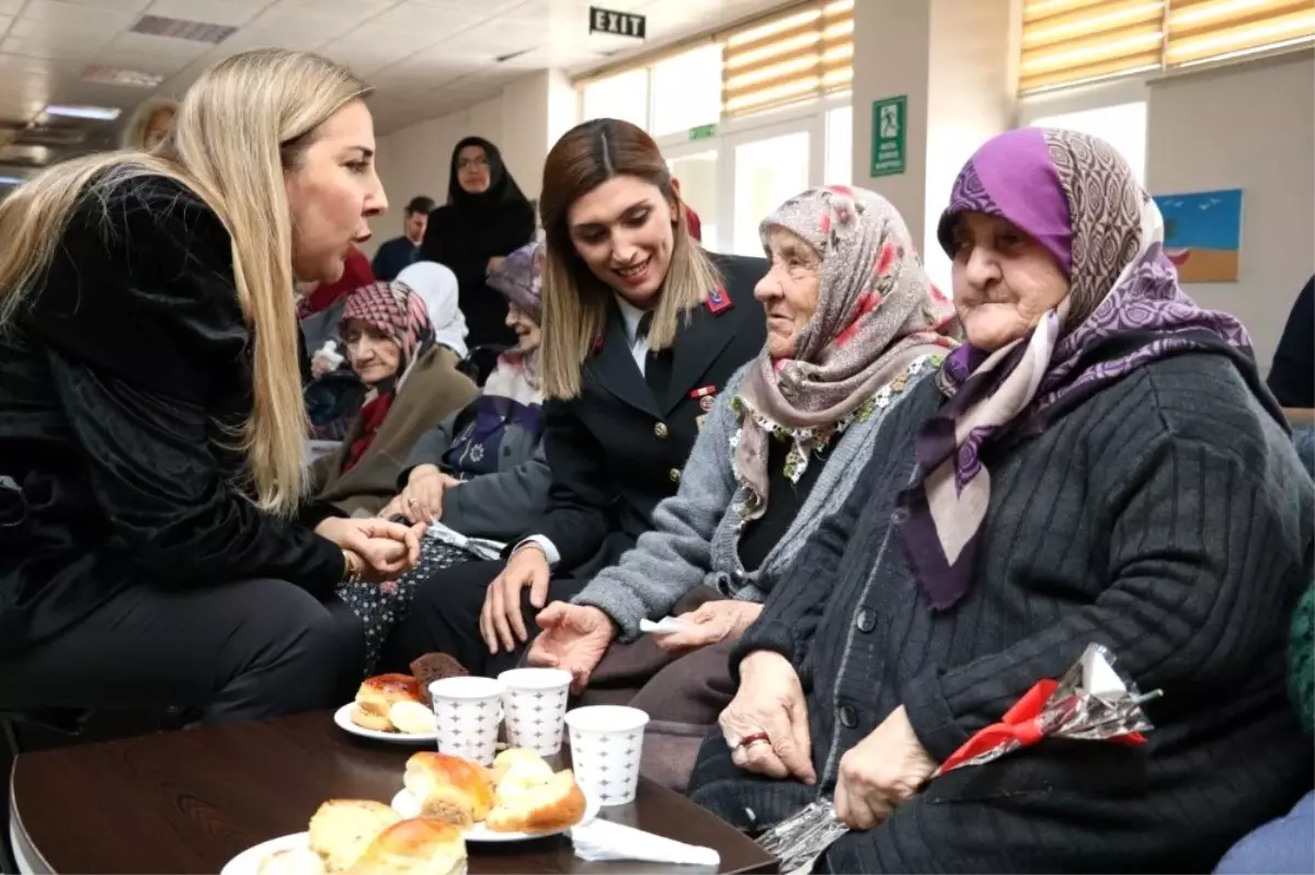 Jandarmadan en "huzurlu" yılbaşı ziyareti