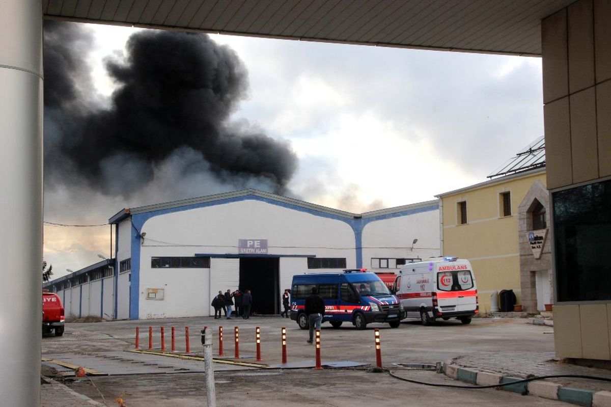 Kayseri\'de plastik boru fabrikasında yangın
