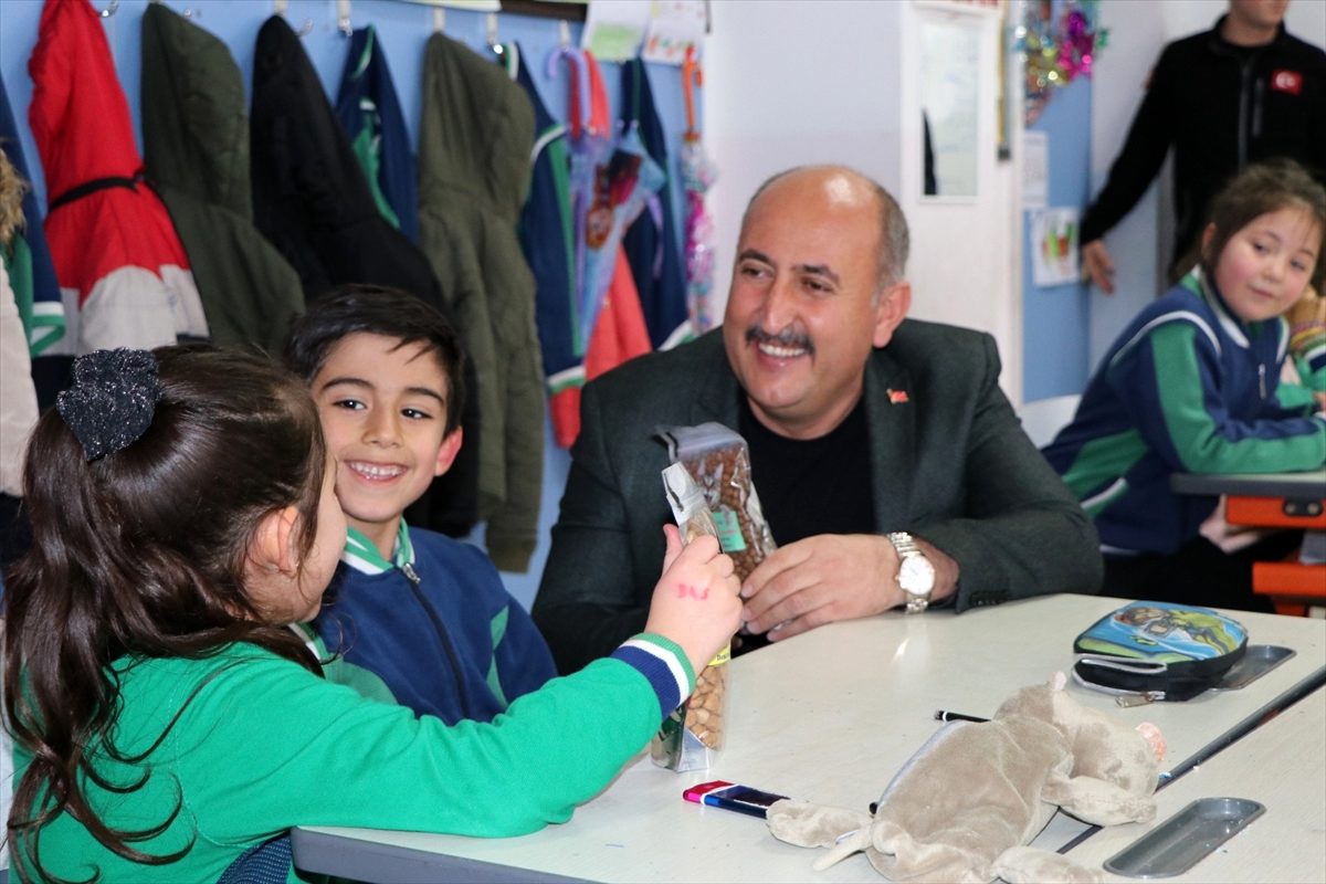 Kırıkkale\'de öğrencinin hayvanlar için mama talebini belediye karşıladı