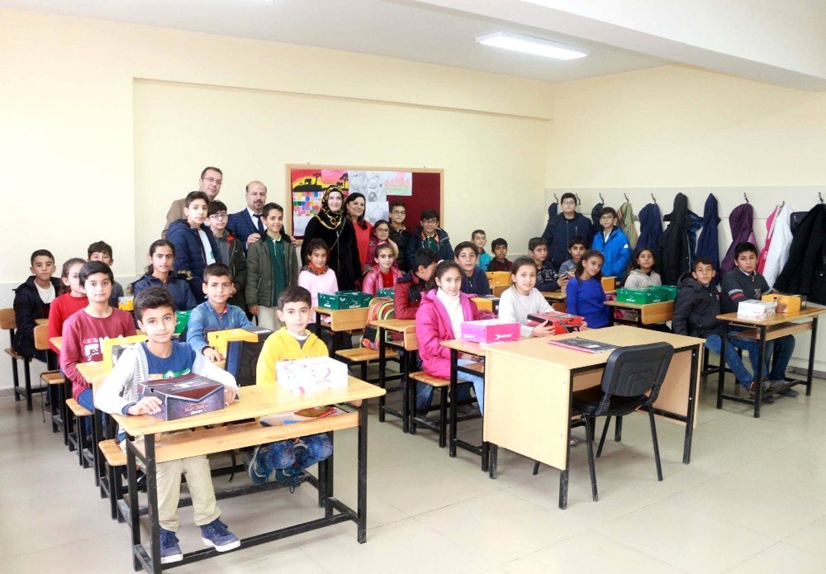 Kolej öğrencilerinden köy okullarına anlamlı yardım