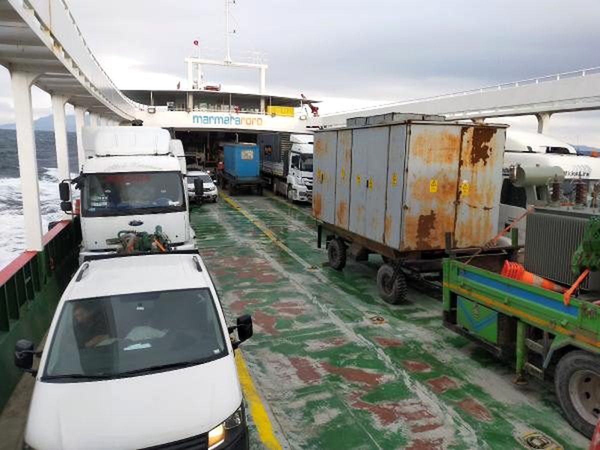 Marmara Adası\'na elektrik verilemiyor, ekipler tamir için yola çıktı