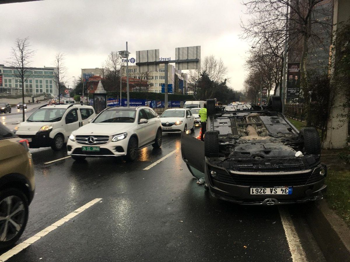(Özel) Sarıyer\'de otomobil takla attı, cadde trafiğe kapatıldı