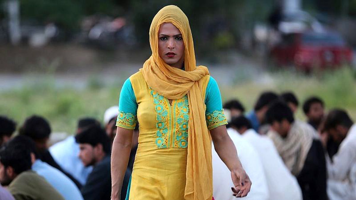 Pakistan\'da transseksüel bireylere özel sağlık kartı uygulaması