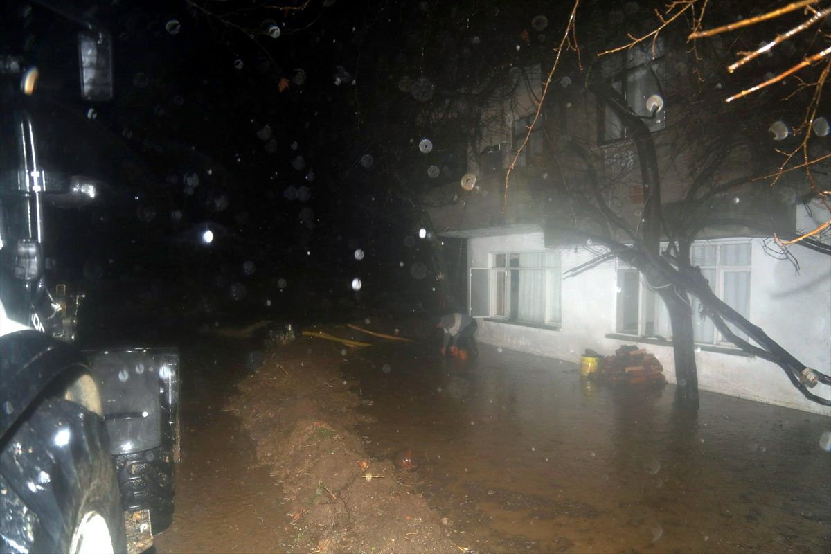 Sakarya\'da sağanak etkili oluyor
