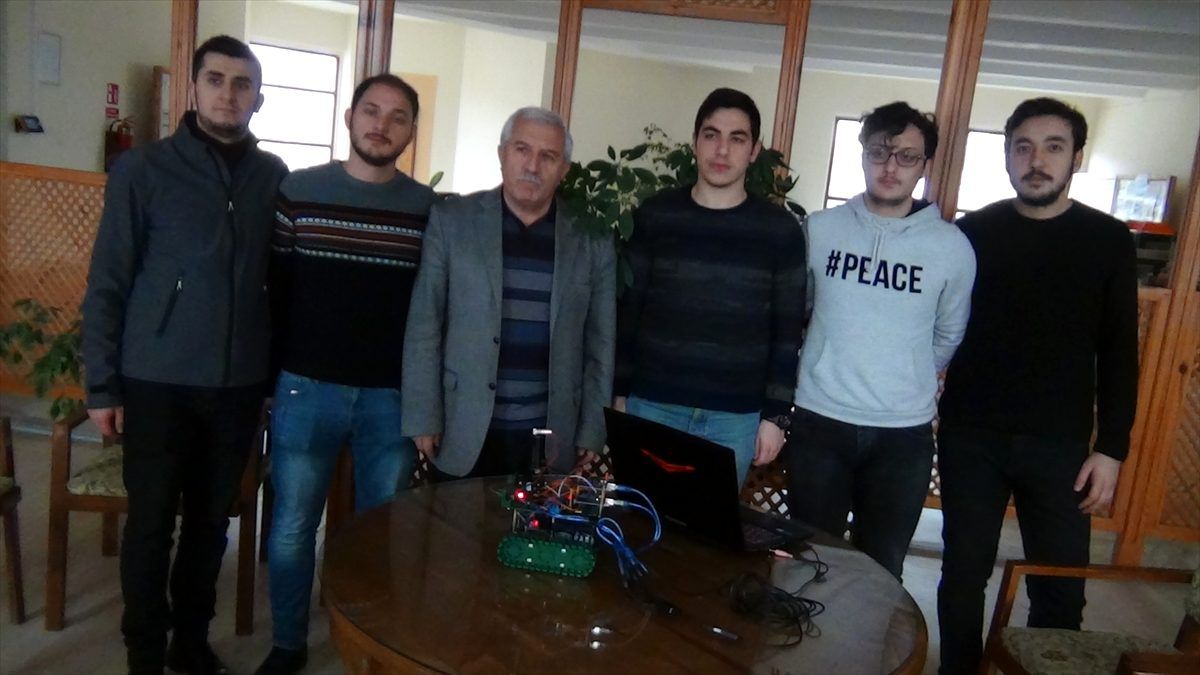 Simav\'da üniversite öğrencilerinden "insansız tank" projesi