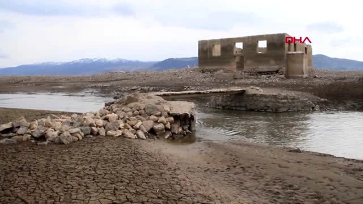 Sivas baraj suları çekildi, tarihi cami ortaya çıktı