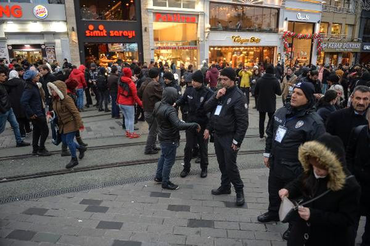 Taksim\'de yılbaşı hareketliliği